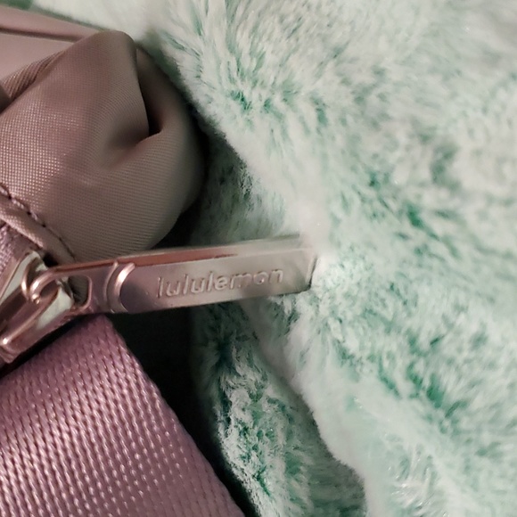 NWT official TCU Lululemon Everywhere Belt Bag - Picture 9 of 9